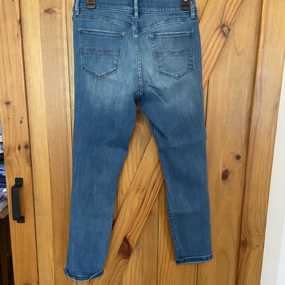 New York &  Co. distressed ankle jeans. Size 10 - Picture 3 of 4